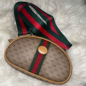 💚❤️ 💯AUTHENTIC GUCCI POUCH ❤️💚